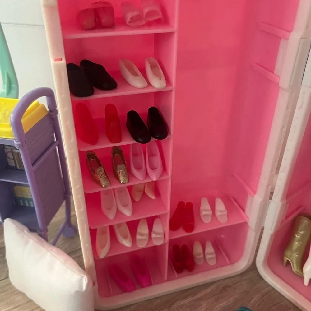 Barbie Carrying Case Clothes Bundle
